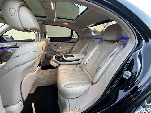 Used 2018 Mercedes-Benz S 560 Sedan image 18