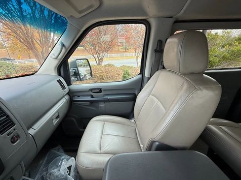 Used 2016 Nissan NV 3500 SL image 11