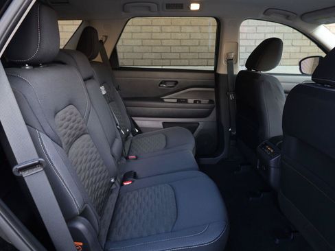 Used 2024 Nissan Pathfinder SV w/ Lighting Package (N92) FWD image 23