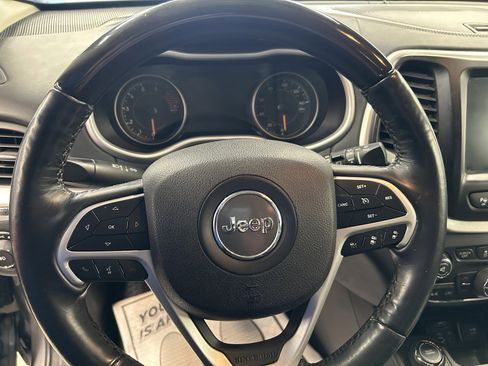 Used 2018 Jeep Cherokee Overland w/ Technology Group image 20