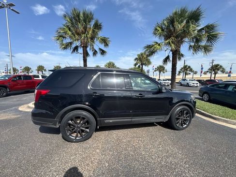 Used 2018 Ford Explorer XLT w/ Equipment Group 202A FWD image 7