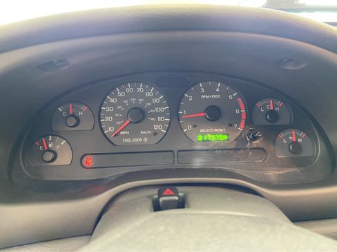 Used 2002 Ford Mustang Deluxe image 22