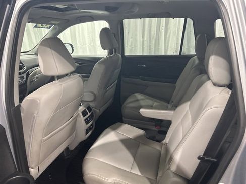 Used 2019 Honda Pilot Touring image 9