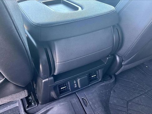 Used 2024 GMC Sierra 1500 SLT image 24
