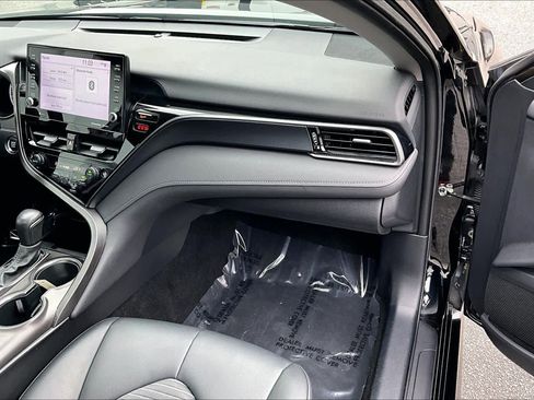 Used 2022 Toyota Camry SE image 19