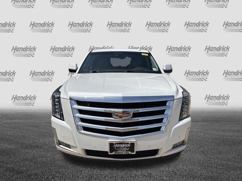 Used 2017 Cadillac Escalade Luxury AWD/4WD image 3