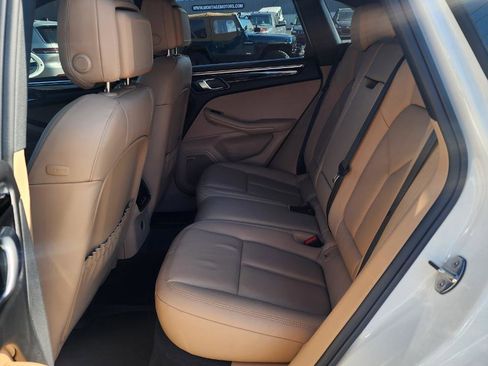 Used 2025 Porsche Macan image 16