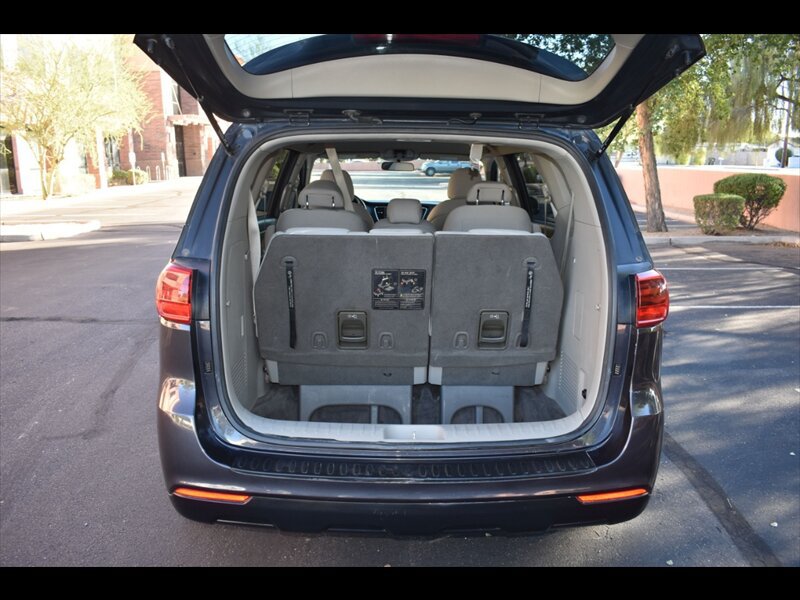 Used 2020 Kia Sedona LX FWD image 25