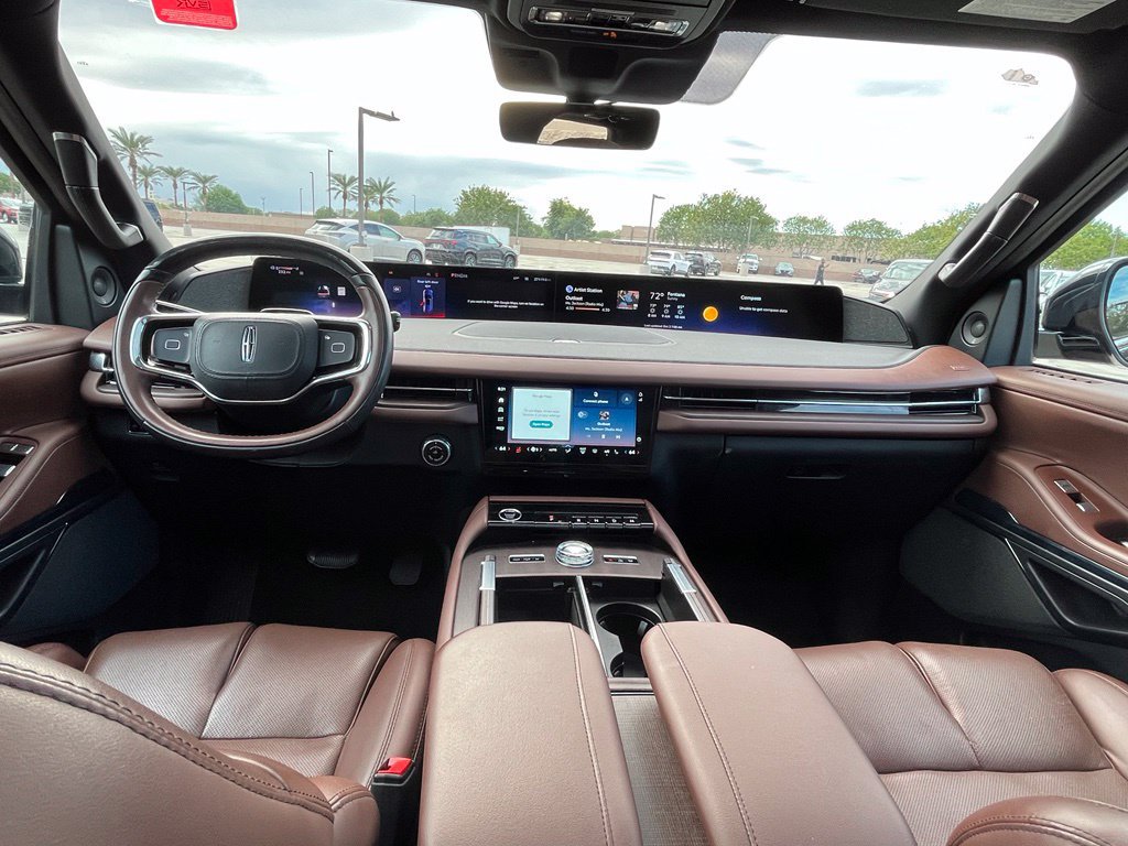 Used 2025 Lincoln Navigator Reserve AWD/4WD image 13