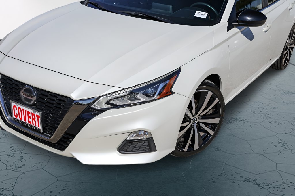 Used 2020 Nissan Altima 2.5 SR FWD image 2