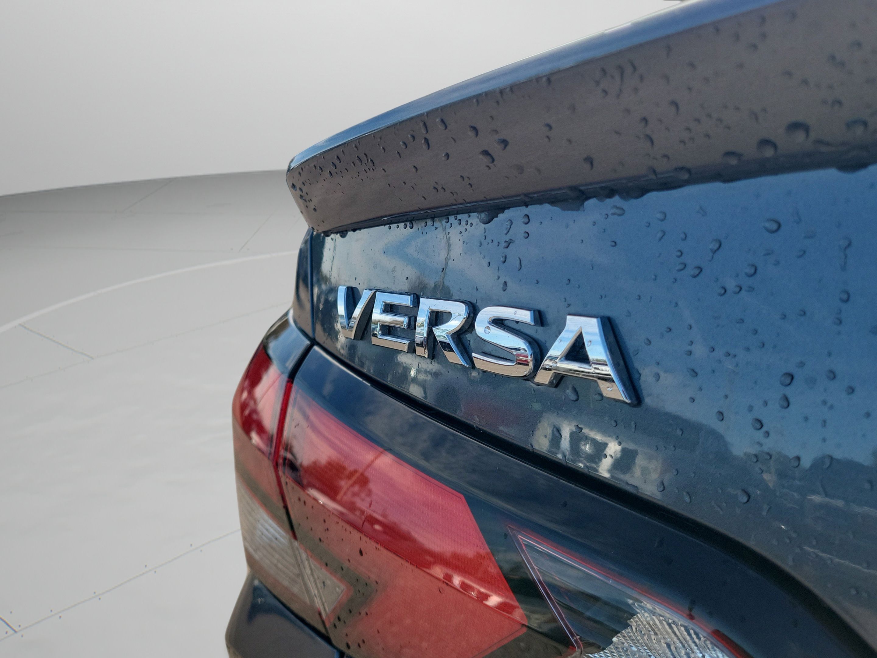 New 2025 Nissan Versa SR w/ Trunk Package FWD image 32