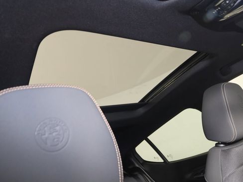 Used 2024 Alfa Romeo Tonale Ti image 11