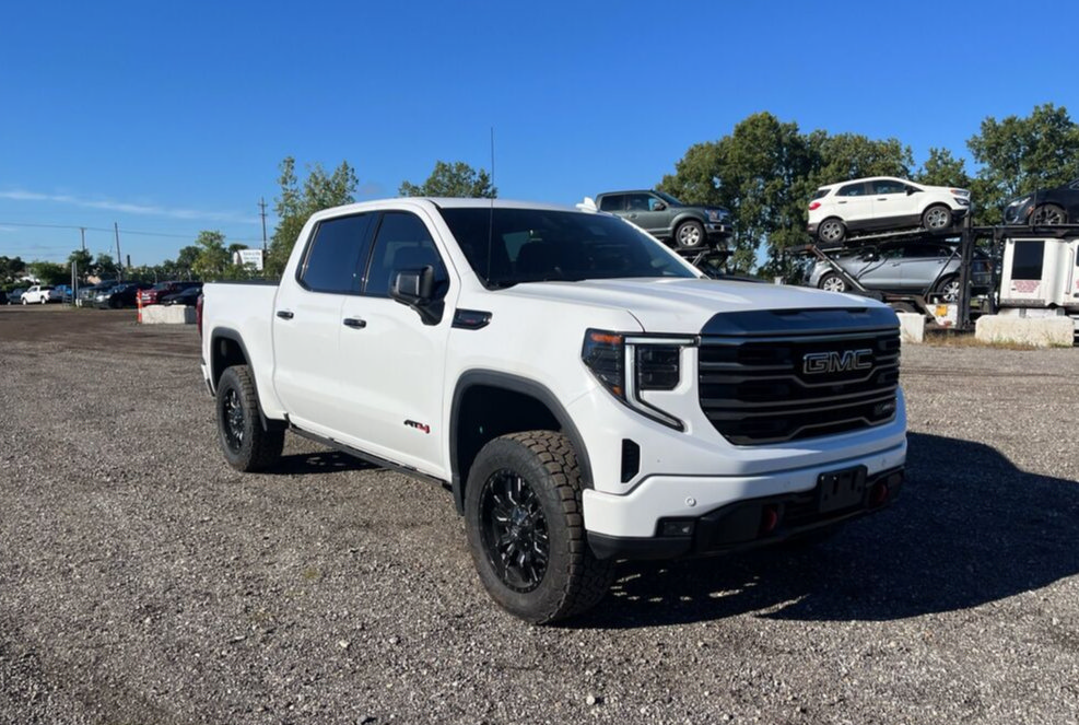 Used 2023 GMC Sierra 1500 AT4 w/ Technology Package AWD/4WD image 5