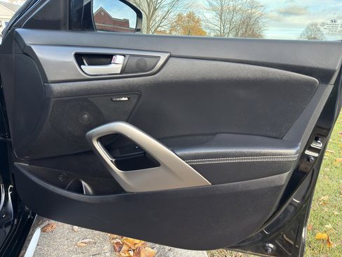 Used 2016 Hyundai Veloster Turbo w/ Option Group 04 image 17