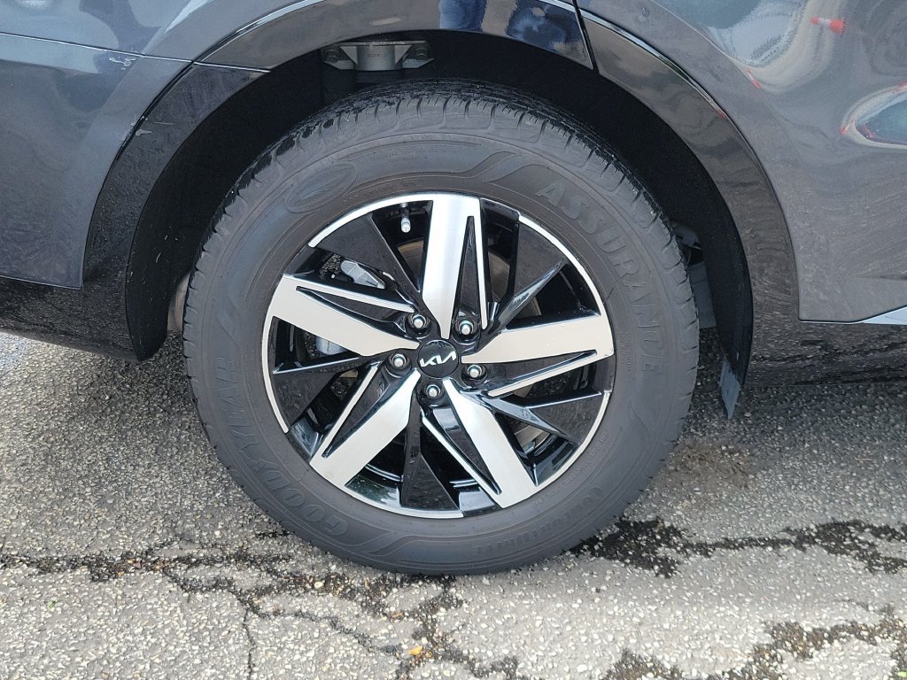 Certified 2023 Kia Sorento EX w/ Panoramic Sunroof Package FWD image 11