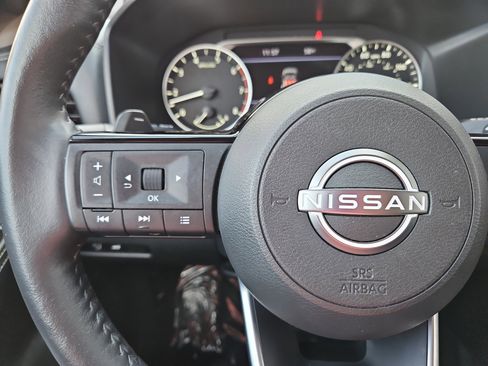 Used 2023 Nissan Rogue SL w/ SL Premium Package image 16