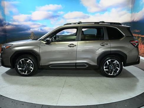 Used 2025 Subaru Forester Limited w/ Popular Package image 5