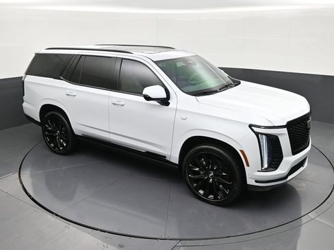 Used 2026 Cadillac Escalade Platinum Sport w/ LPO, ONYX Package AWD/4WD image 18