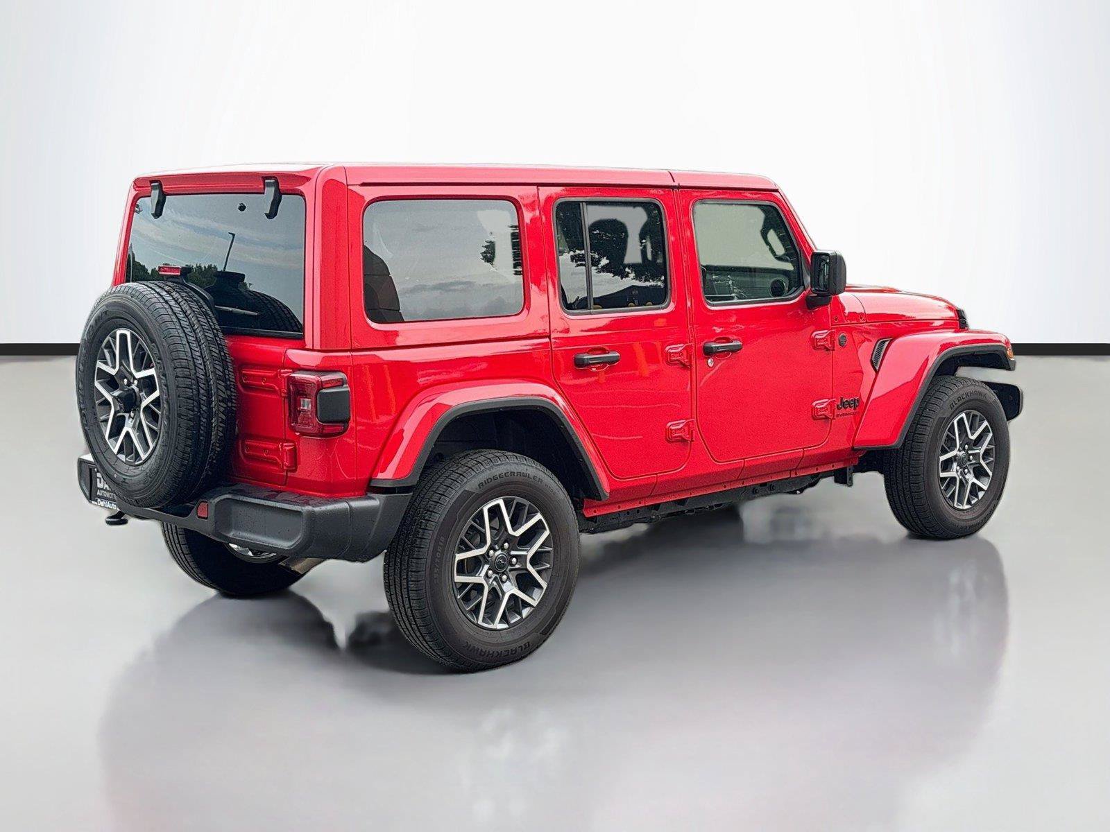 Certified 2025 Jeep Wrangler Unlimited Sahara AWD/4WD image 13