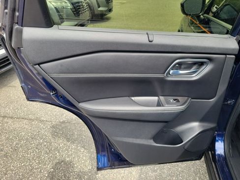 Used 2024 Nissan Rogue Platinum w/ Platinum Premium Package FWD image 15