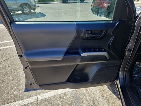 Used 2019 Toyota Tacoma SR5 RWD image 20