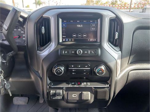 Used 2020 Chevrolet Silverado 2500 Custom w/ Custom Convenience Package image 6