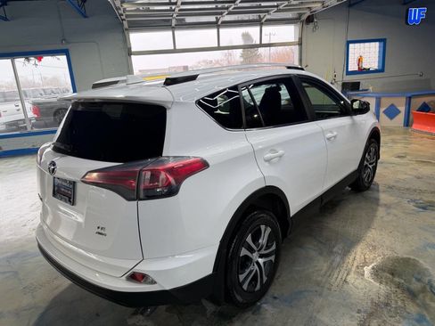 Used 2016 Toyota RAV4 LE image 9