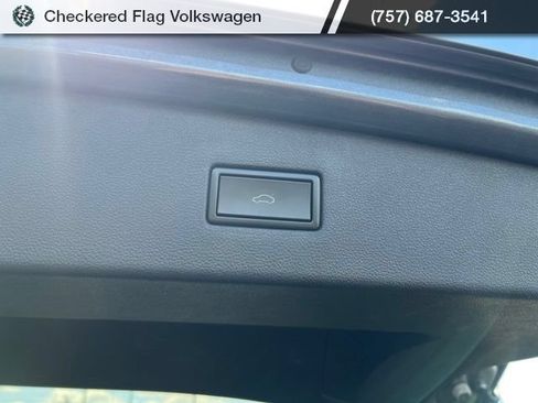 Used 2019 Volkswagen Tiguan SEL w/ 3rd Row Seat Package AWD/4WD image 15