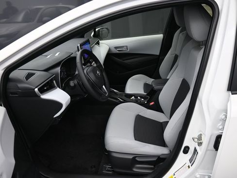 New 2025 Toyota Corolla SE image 18