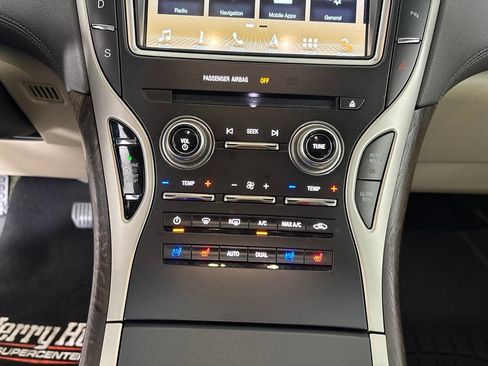 Used 2016 Lincoln MKX Reserve w/ Technology Package FWD image 21