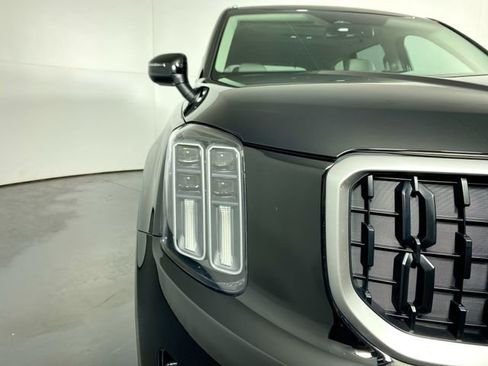 Used 2025 Kia Telluride EX w/ EX Captain's Chair Package image 30