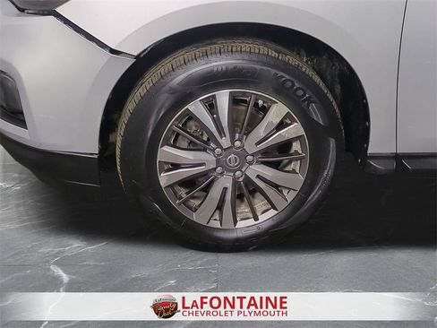 Used 2018 Nissan Pathfinder SV image 28