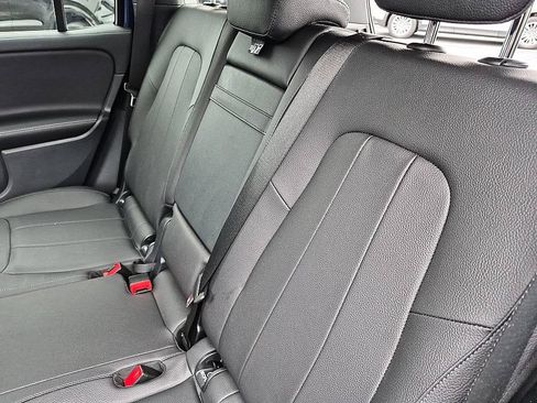 Used 2024 Mercedes-Benz GLB 250 4MATIC image 30