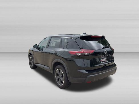 Used 2024 Nissan Rogue SV AWD/4WD image 5