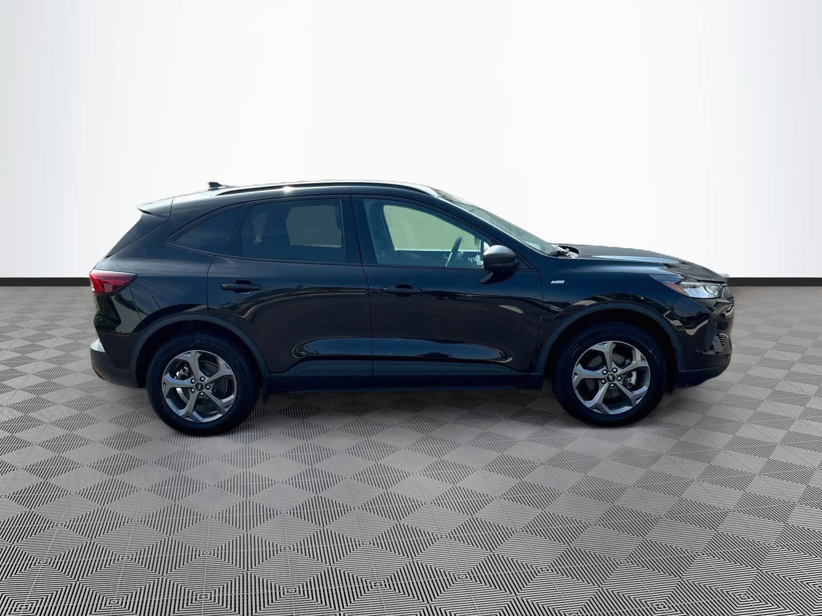 Used 2025 Ford Escape ST-Line AWD/4WD image 4
