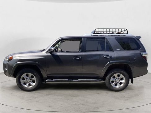 Used 2018 Toyota 4Runner SR5 Premium AWD/4WD image 2