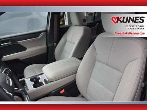 New 2025 GMC Acadia Elevation image 27