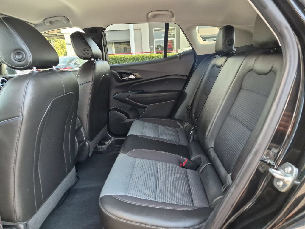 Used 2026 Chevrolet Trax LT FWD image 28