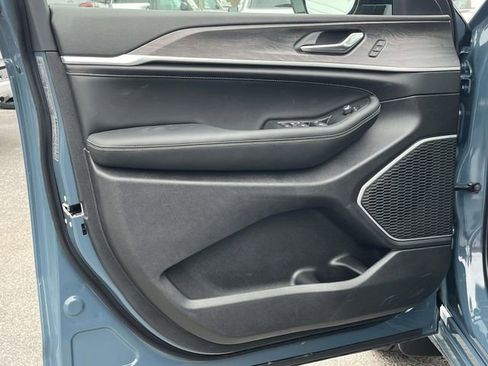 New 2026 Jeep Grand Cherokee L Limited image 13