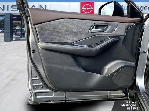 Used 2021 Nissan Rogue SV image 17