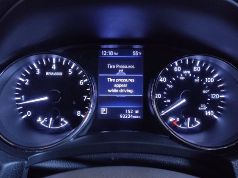 Used 2018 Nissan Rogue SV w/ Premium Package image 23