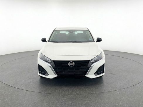 Used 2025 Nissan Altima 2.5 SV image 2