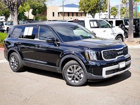 Used 2024 Kia Telluride LX FWD image 3