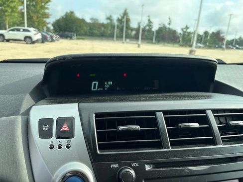 Used 2014 Toyota Prius V Three FWD image 13