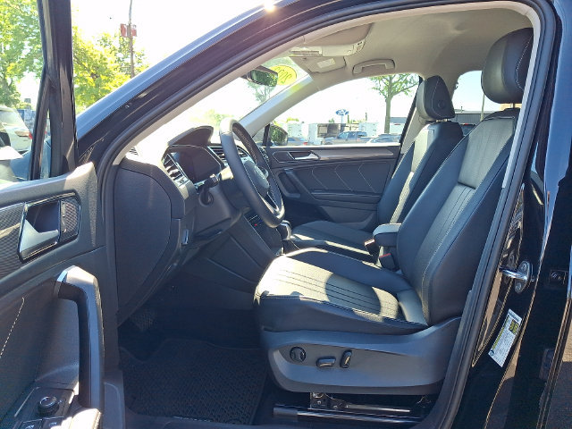 Used 2023 Volkswagen Tiguan SE AWD/4WD image 13