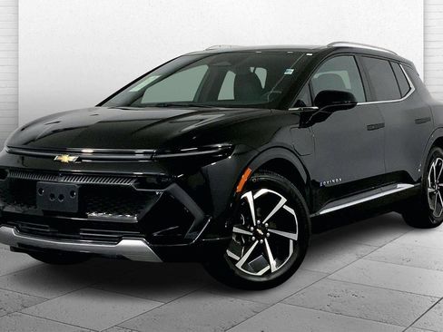 Used 2025 Chevrolet Equinox EV LT image 12