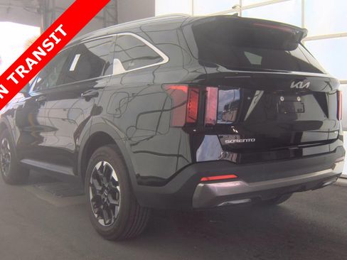 Used 2024 Kia Sorento S image 4