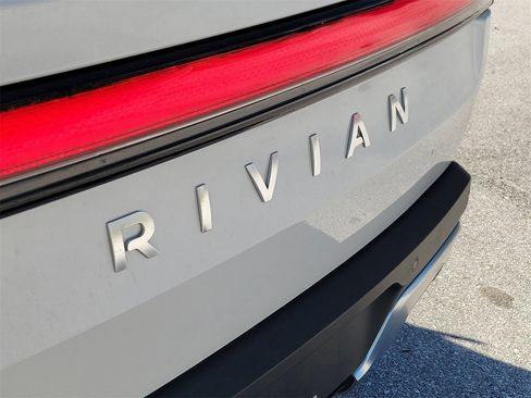 Used 2023 Rivian R1T Adventure image 6