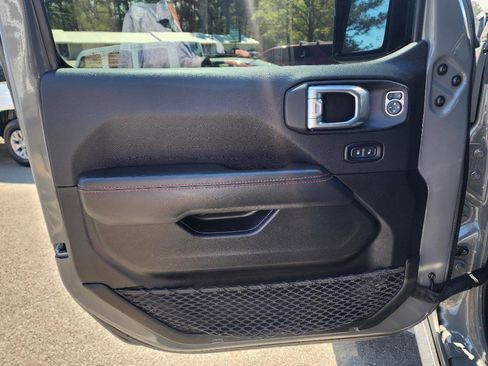 Used 2022 Jeep Wrangler Unlimited Rubicon w/ Xtreme Recon 35" Tire Package image 14