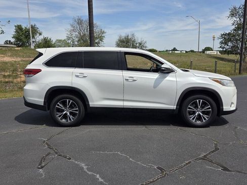 Used 2019 Toyota Highlander LE image 13